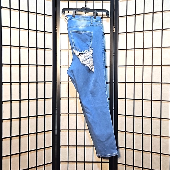 Booty Ripped Skinny Jeans - Picture 3 of 7